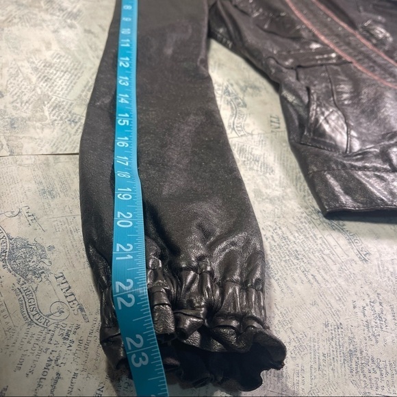 June leather jacket with velvet and stitches decorative details - Picture 11 of 12